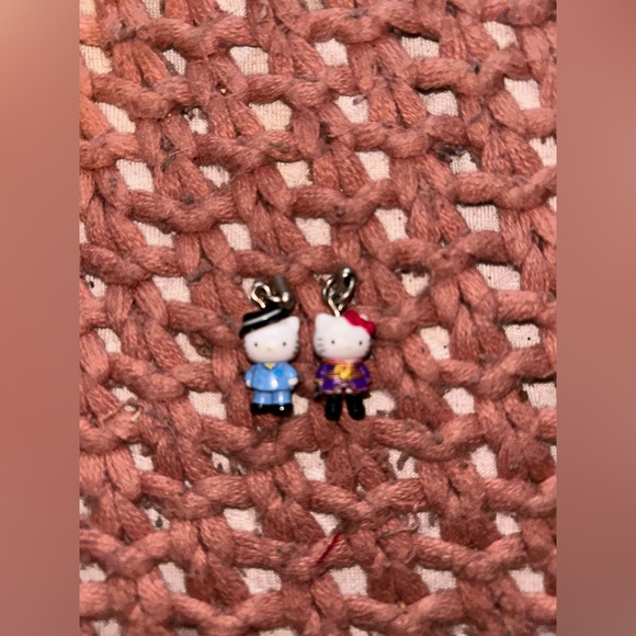 nana osaki x sanrio hello kitty 2005 ai yazawa keychains - Picture 2 of 3